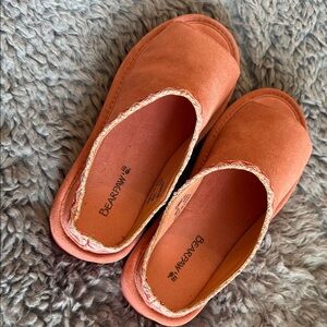 BearPaw Kids Slippers in Warm Orange